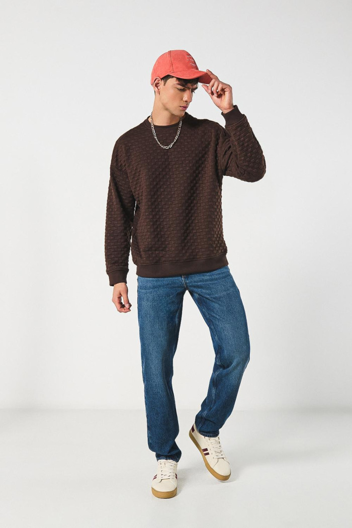 Jean 90´S azul oscuro tiro bajo con bota recta y costuras