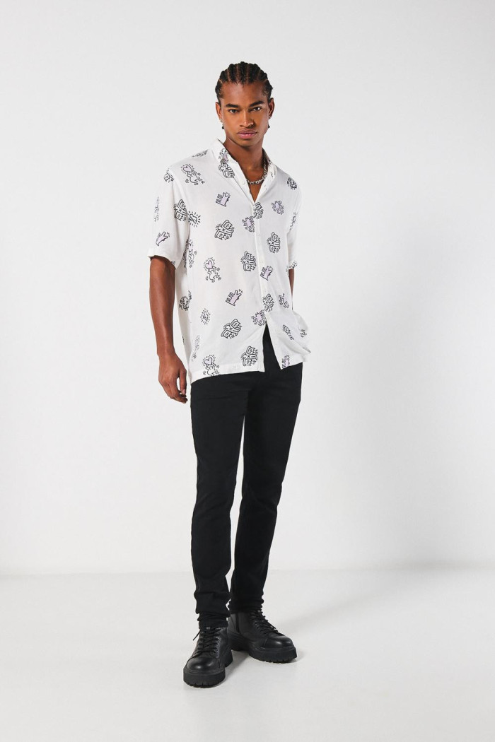 Jean ajustado skinny negro con cremallera y tiro bajo