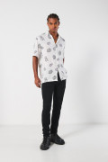 Jean ajustado skinny negro con cremallera y tiro bajo