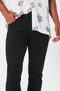 Jean ajustado skinny negro con cremallera y tiro bajo