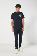 Jean azul skinny con ajuste ceñido, bolsillos y tiro bajo