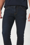 Jean azul skinny con ajuste ceñido, bolsillos y tiro bajo