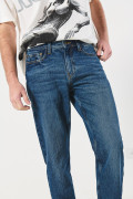 Jean tiro bajo 90´S azul oscuro con bota recta y cremallera