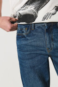 Jean tiro bajo 90´S azul oscuro con bota recta y cremallera