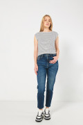 Jean mom bota recta azul oscuro con súper tiro alto

