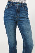 Jean mom bota recta azul oscuro con súper tiro alto
