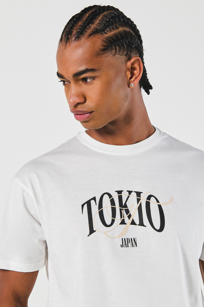 Camiseta manga corta con diseño college crema clara