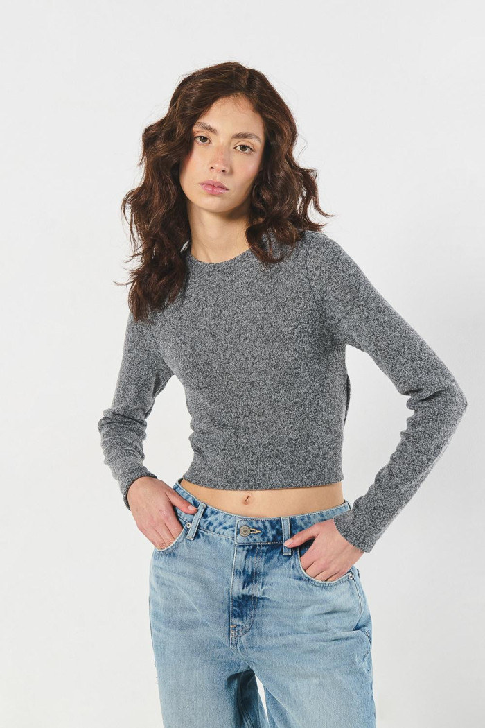 Camiseta manga larga gris con escote en espalda