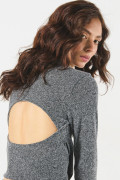 Camiseta manga larga gris con escote en espalda