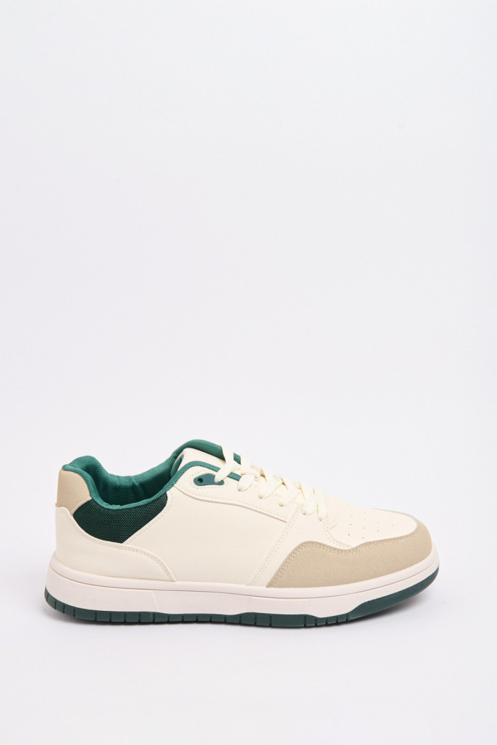 Tenis cremas casuales con suelas planas y contrastes