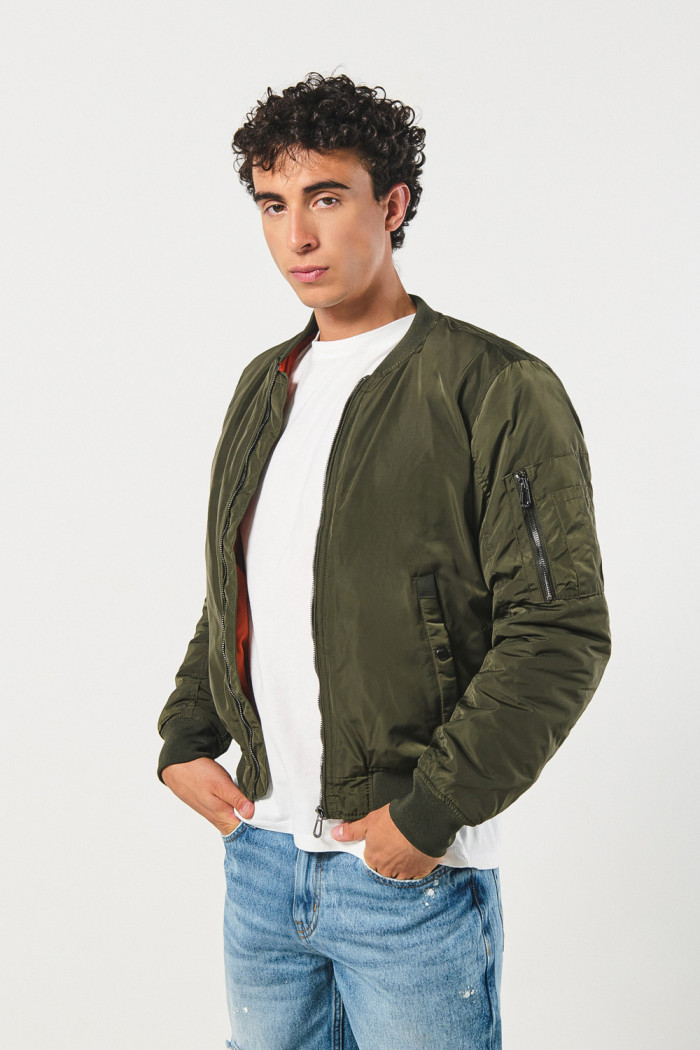Chaqueta unicolor bomber acolchada con acabados en rib