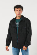 Sobrecamisa unicolor en paño con cuello trucker y bolsillos
