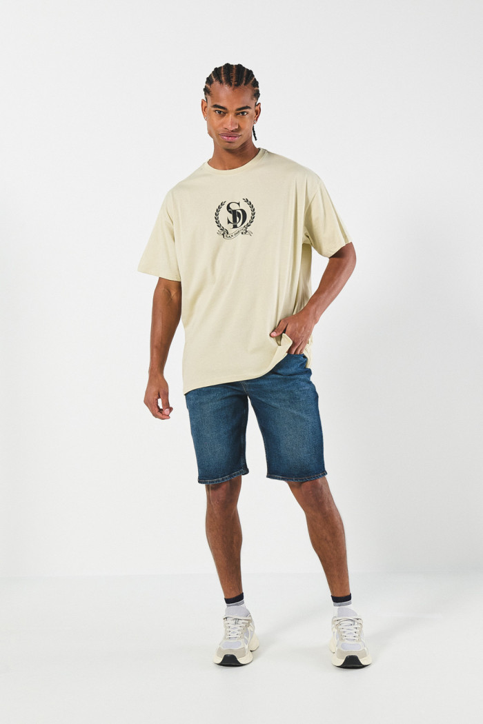 Bermuda slim tiro bajo azul oscura en jean con bolsillos