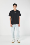 Camiseta oversize manga corta negra con diseño celestial