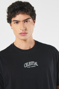 Camiseta oversize manga corta negra con diseño celestial