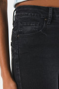 Jean push up gris oscuro tiro alto con pinzas de realce