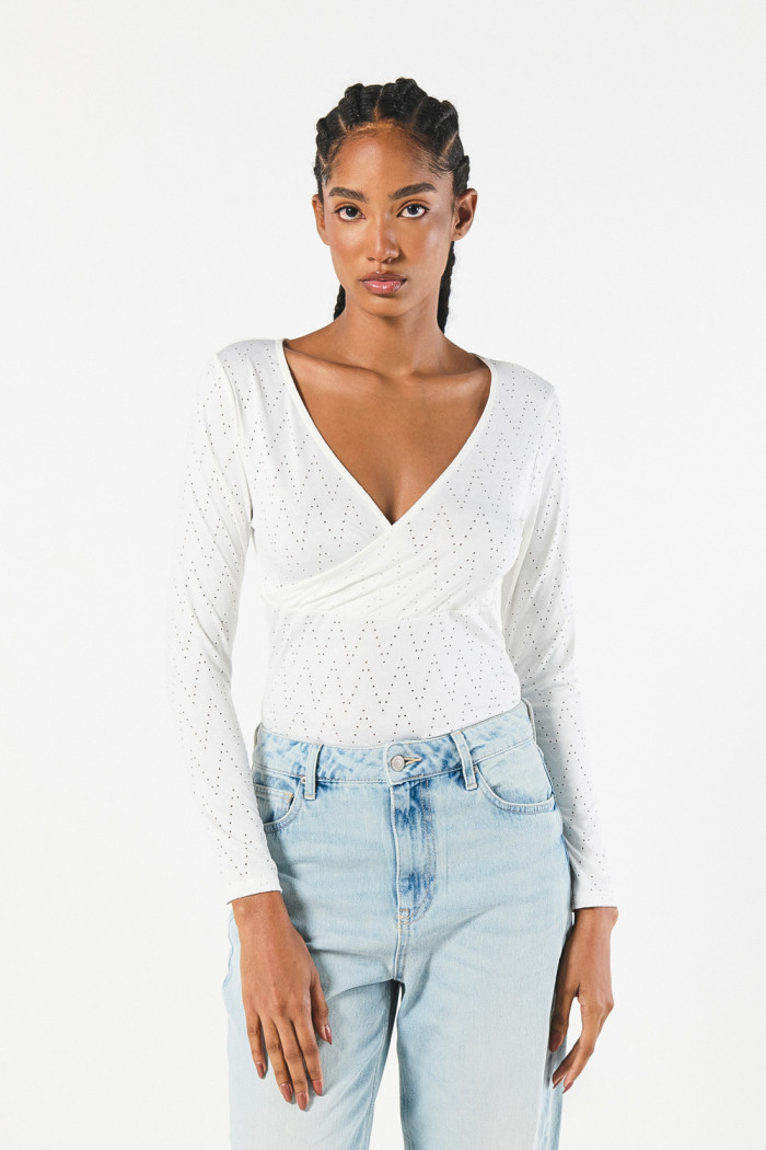 Camiseta manga larga crema clara con escote cruzado