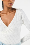 Camiseta manga larga crema clara con escote cruzado