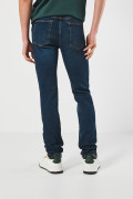Jean slim con bolsillos azul oscuro y ajuste ceñido