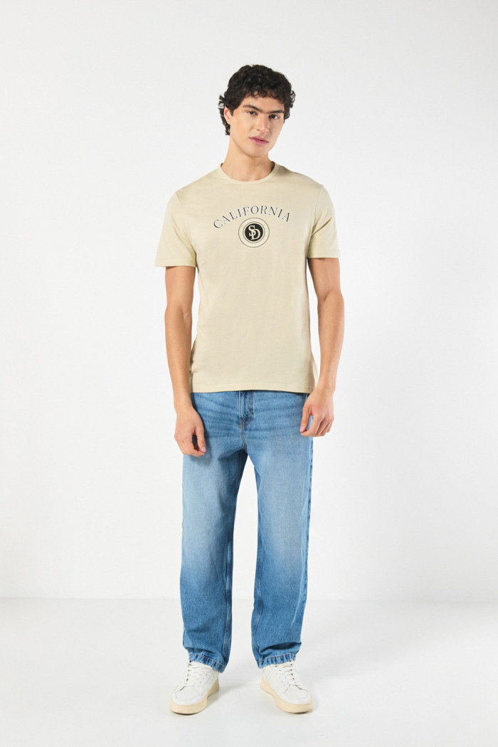 Camiseta unicolor college en algodón con manga corta