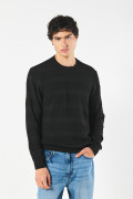 Suéter negro tejido cuello redondo con franjas