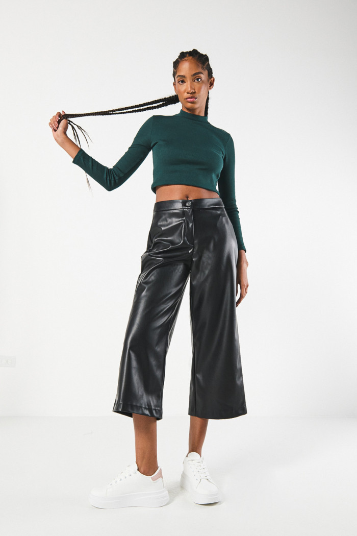 Pantalón culotte negro en PU con tiro alto y bota recta