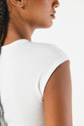 Camiseta crema clara manga sisa con texturas de canal