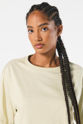 Camiseta crop top kaki oversize con cuello redondo