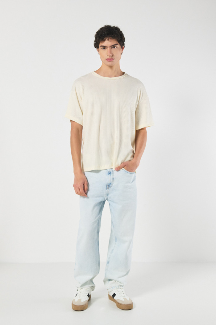 Camiseta crema clara oversize manga corta con texturas