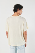 Camiseta crema clara oversize manga corta con texturas