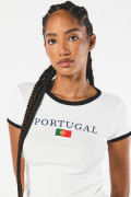 Camiseta college crema con manga corta y contrastes negros