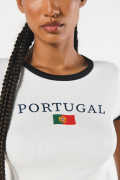 Camiseta college crema con manga corta y contrastes negros