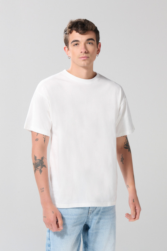 Camiseta oversize manga corta unicolor con corte posterior