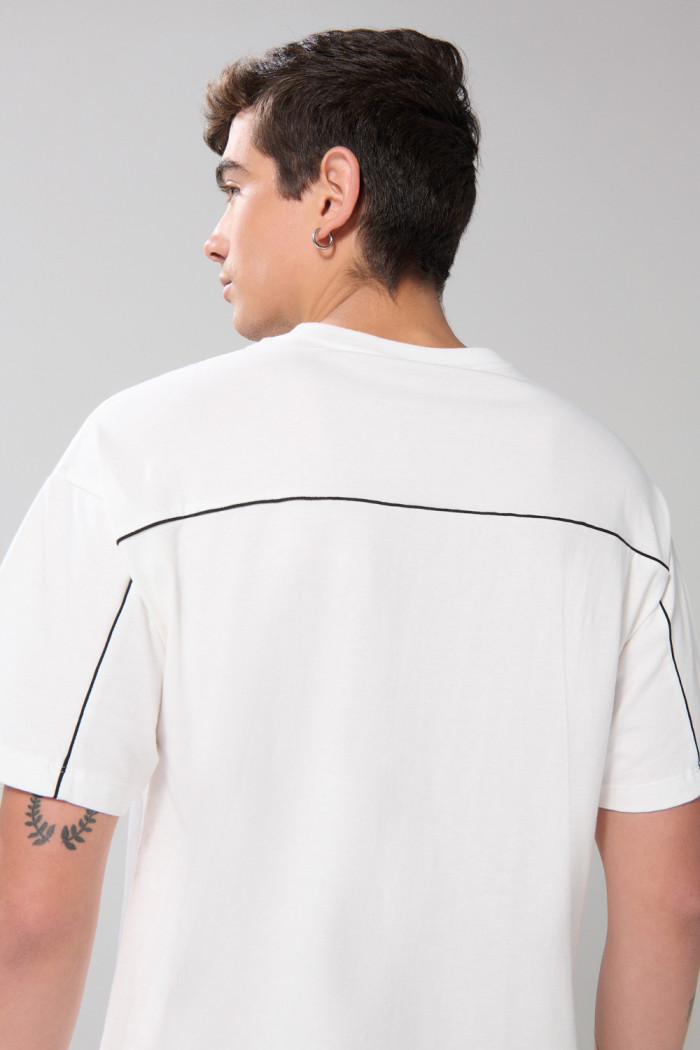 Camiseta oversize manga corta unicolor con corte posterior