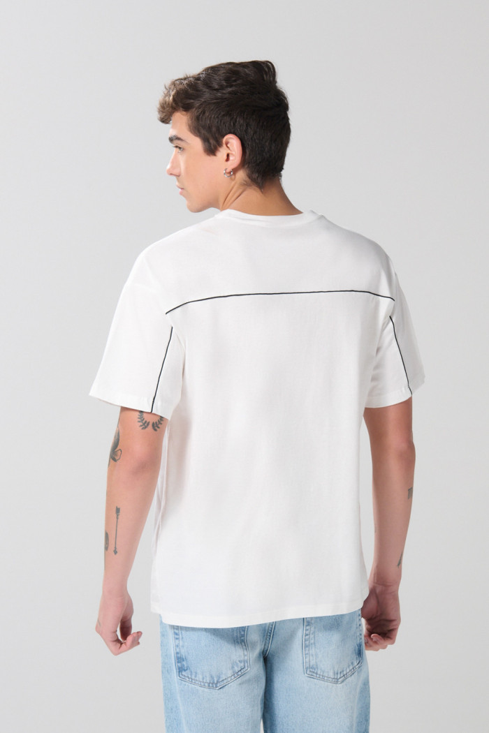 Camiseta oversize manga corta unicolor con corte posterior
