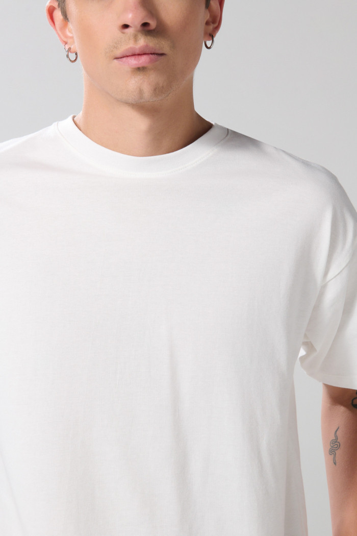Camiseta oversize manga corta unicolor con corte posterior