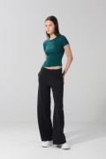Pantalón jogger negro bota recta con vena en frente