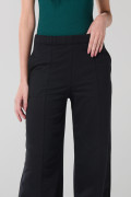 Pantalón jogger negro bota recta con vena en frente