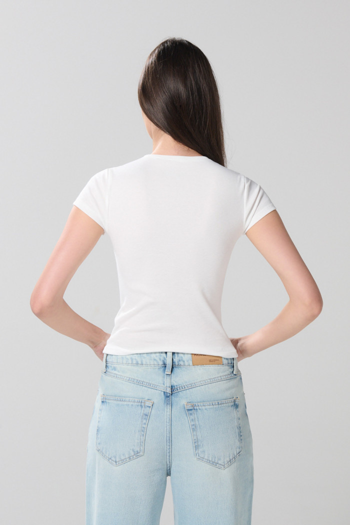 Camiseta en rib de Lilo & Stitch crema con manga corta