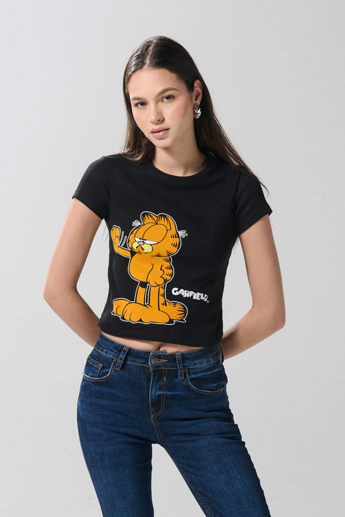 Camiseta en rib negra manga corta con arte de Garfield
