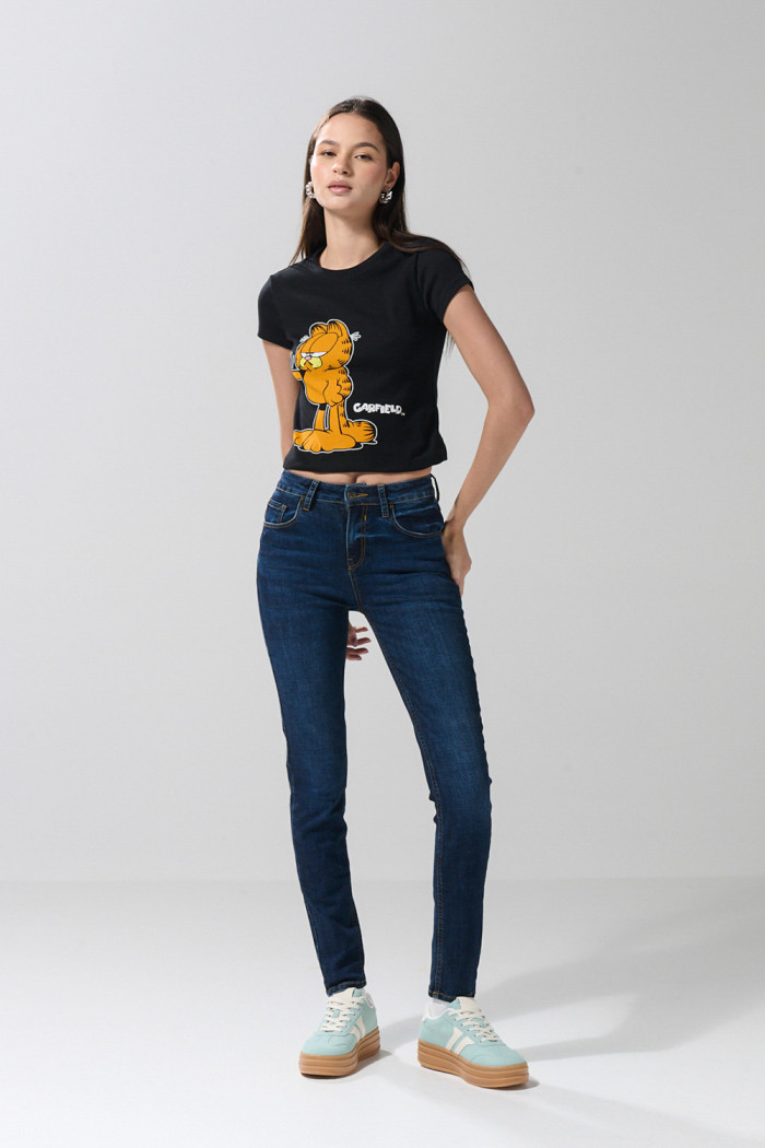 Camiseta en rib negra manga corta con arte de Garfield