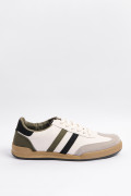 Tenis cremas claros casuales con contrastes y cortes