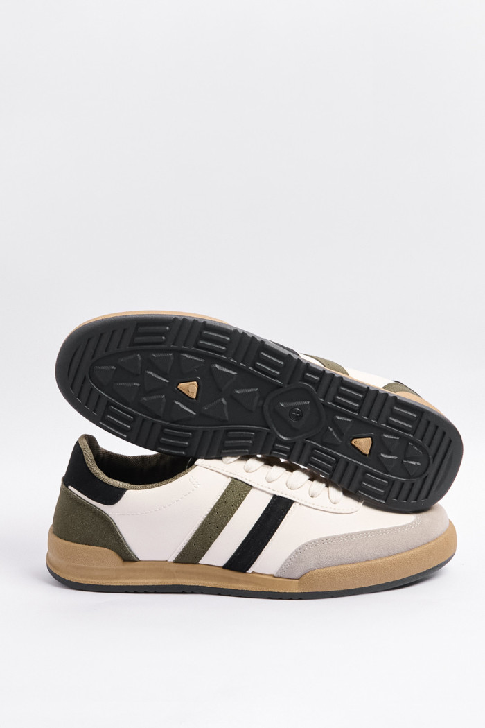 Tenis cremas claros casuales con contrastes y cortes