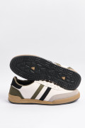 Tenis cremas claros casuales con contrastes y cortes