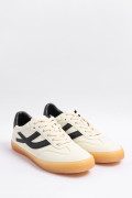 Tenis casuales cremas con suelas planas traslúcidas