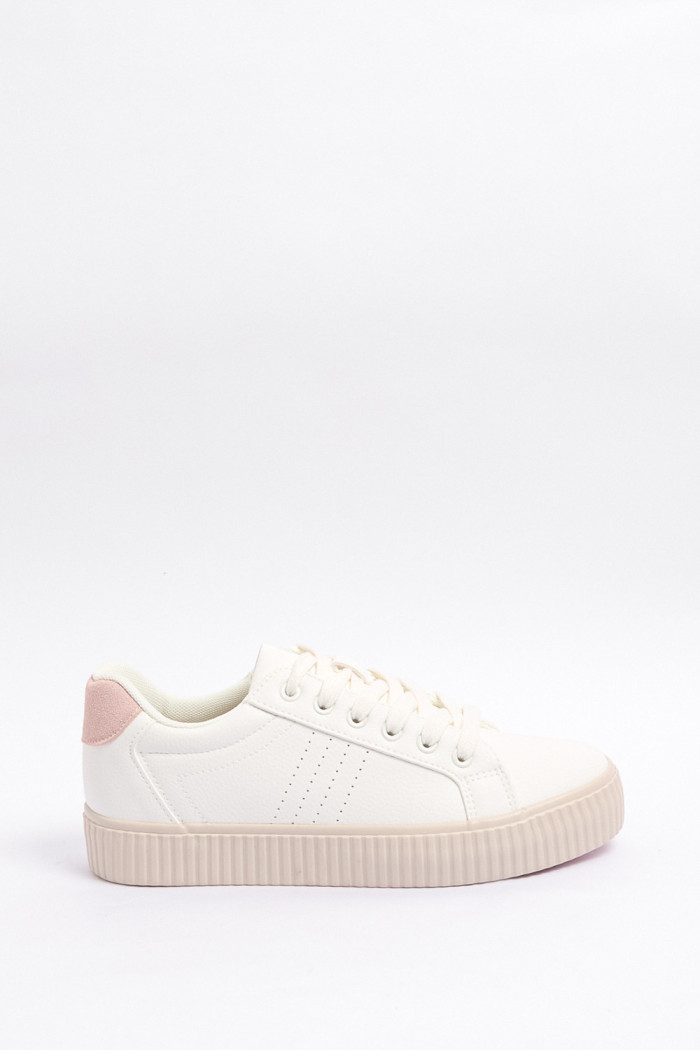 Tenis casuales unicolores con contraste y perforaciones