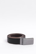 Cinturón negro reversible con hebilla rectangular metálica