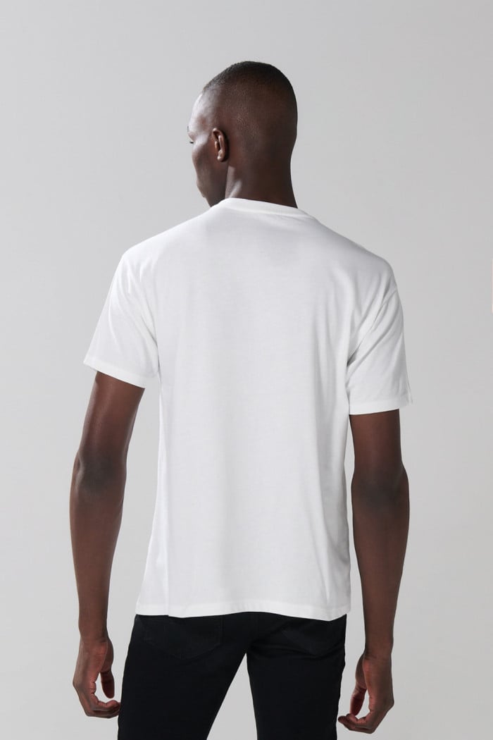 Camiseta crema clara de Cambridge con cuello redondo
