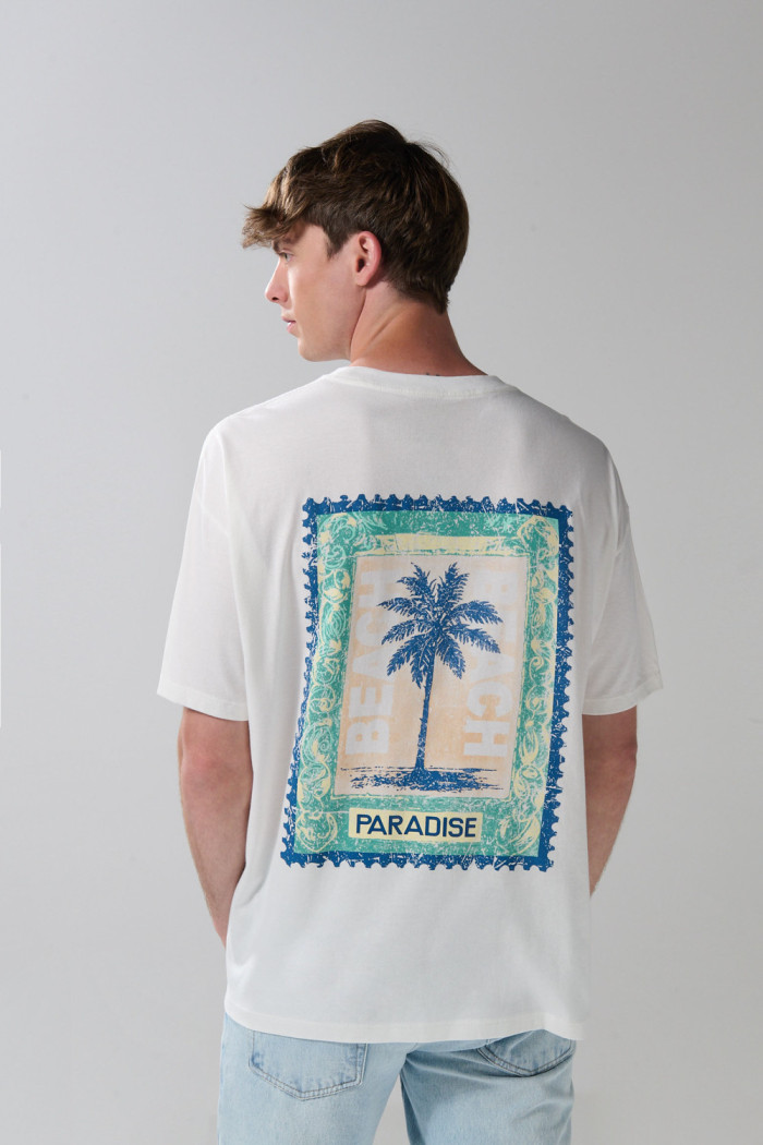 Camiseta oversize cuello redondo crema con arte de playa