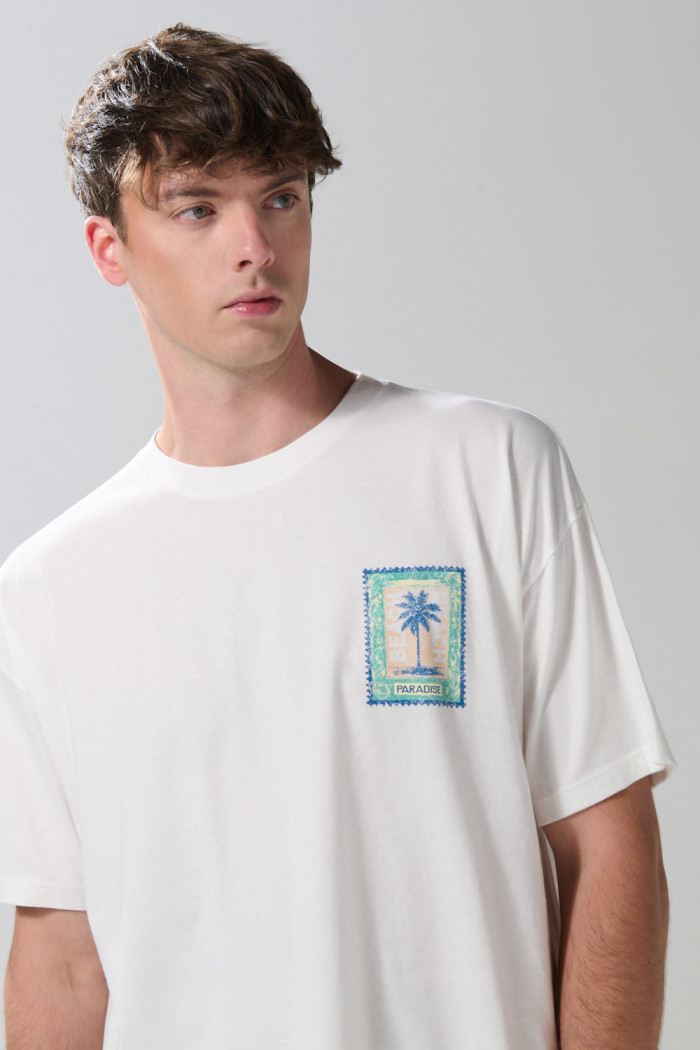 Camiseta oversize cuello redondo crema con arte de playa